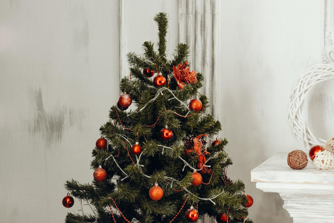 كيفية تزيين شجرة عيد الميلاد بأناقة