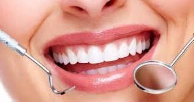 الغذاء الصحي وابتسامة مشرقة: كيف يؤثر الغذاء على صحة الأسنان؟